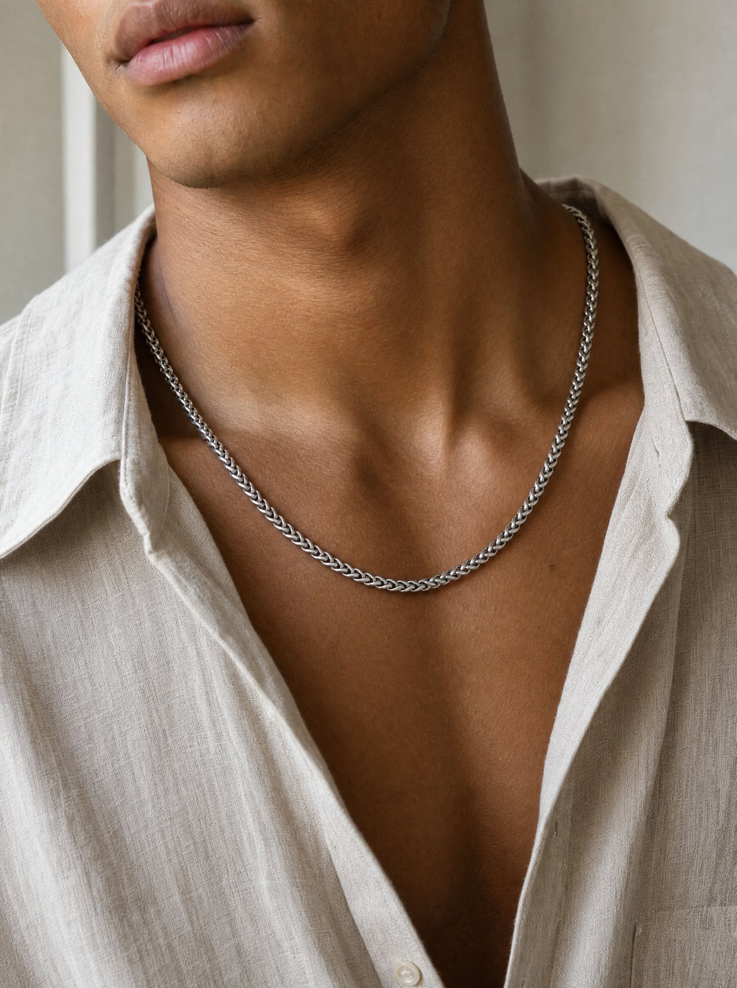Keel chain on model, lifestyle image